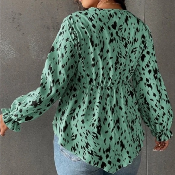 Plus Size Surplice Neck Asymmetrical Peplum Top Blouse - Picture 8 of 12